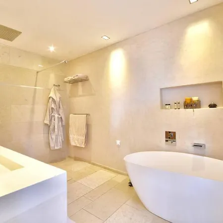D'exception Vue Piscine Jacuzzi U Apartment